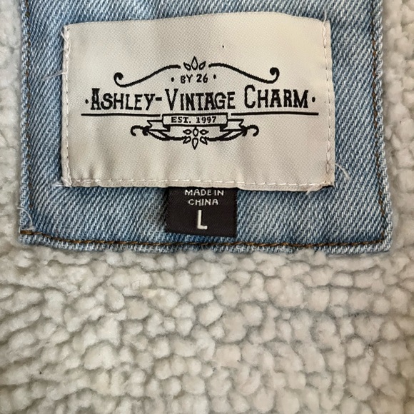 Ashley Vintage Charm Light Blue Sherpa-Lined Denim Bomber Jacket - Size Large - Picture 7 of 7